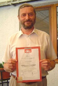Mikuláš Szapu st. s certifikátem ISO