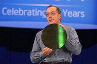 Intel pedvedl 32nm ip a dal novinky