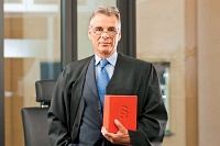Legislativn� p�ek�ky elektronick�ho zdravotnictv�