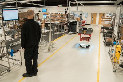 Optimalizace materilov logistiky s vyuitm mobilnch robot