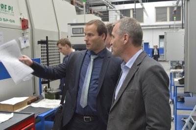 Inteligentn� roboti a digit�ln� dvoj�ata aneb Jak vypad� podnik�n� budoucnosti?