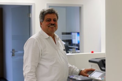 V kanceli bez papru zatm ani rnu